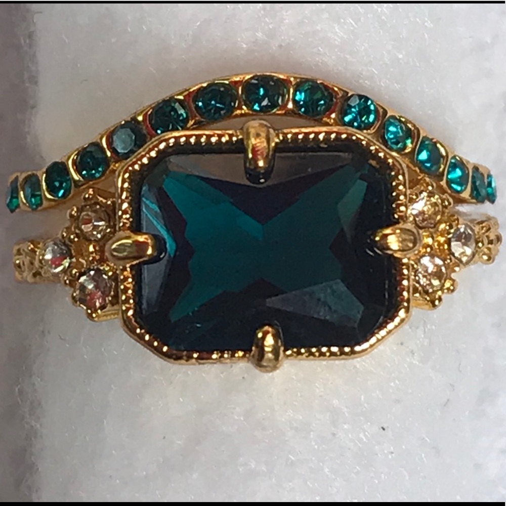 Gorgeous Green Ring - Picture 1 of 4